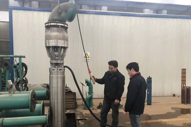流量1200立方、楊程18米的不銹鋼304材質(zhì)潛水泵測(cè)試合格